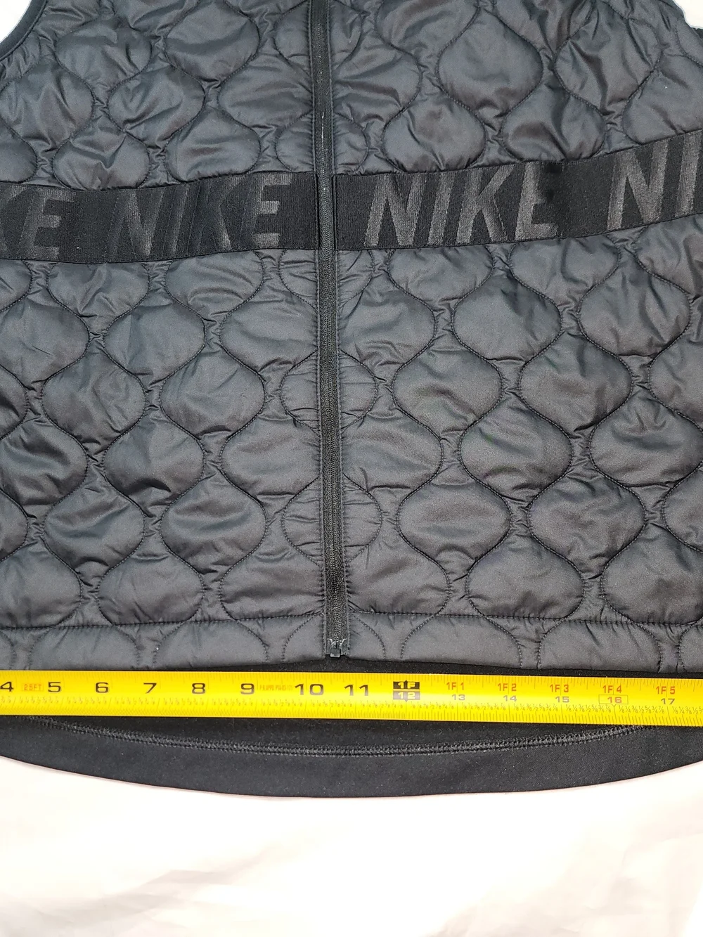 Nike AeroLayer Women's Running Vest Black Size Medium Is Used